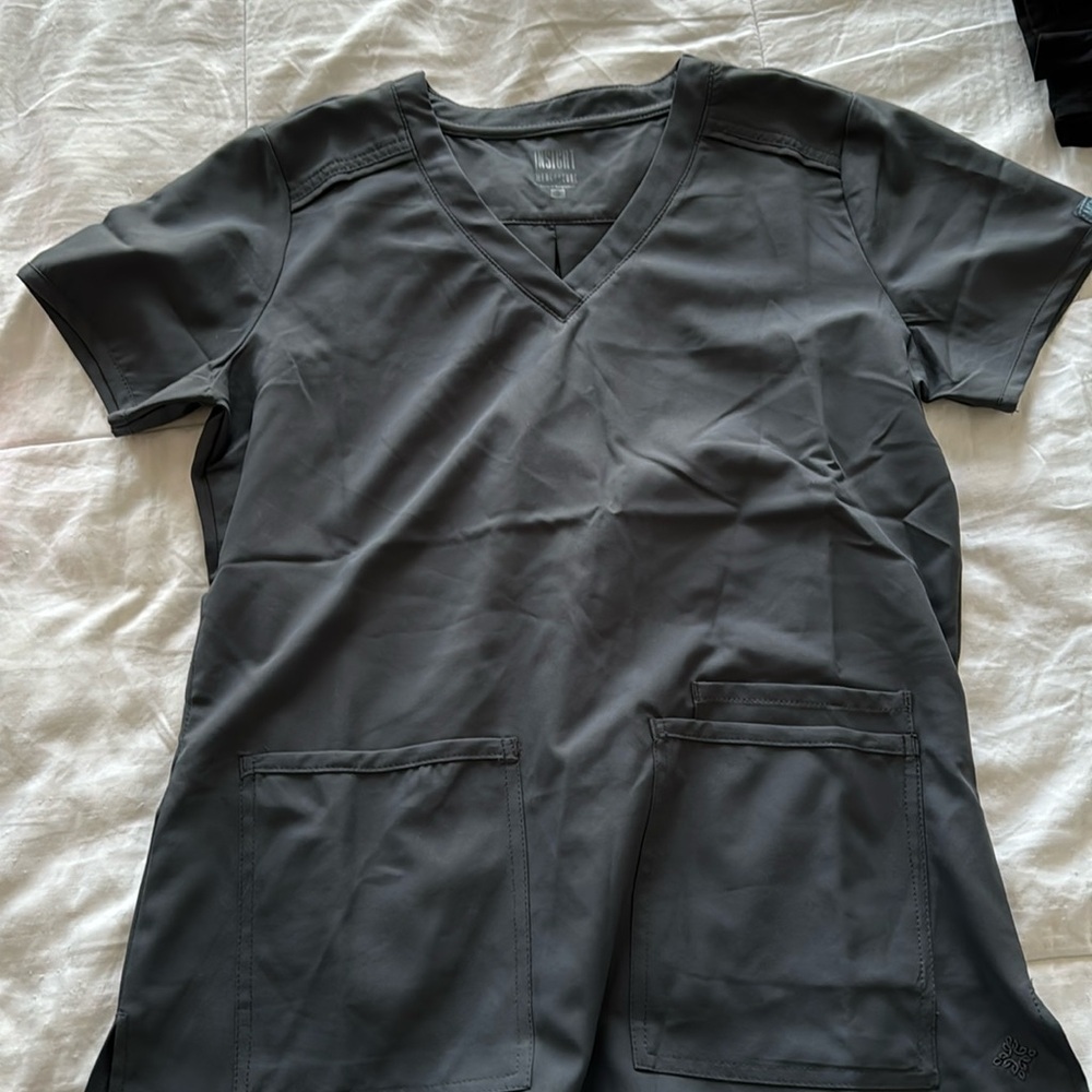 gray scrub top, 3 pockets med couture brand!